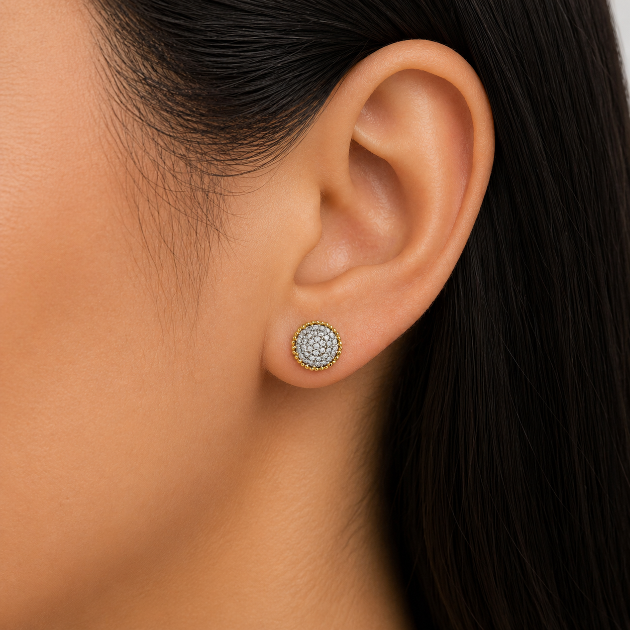 Splendorous Gold Earrings with Diamonds