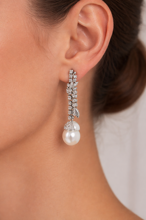 Sophisticated Diamond & South Sea Pearl Earring