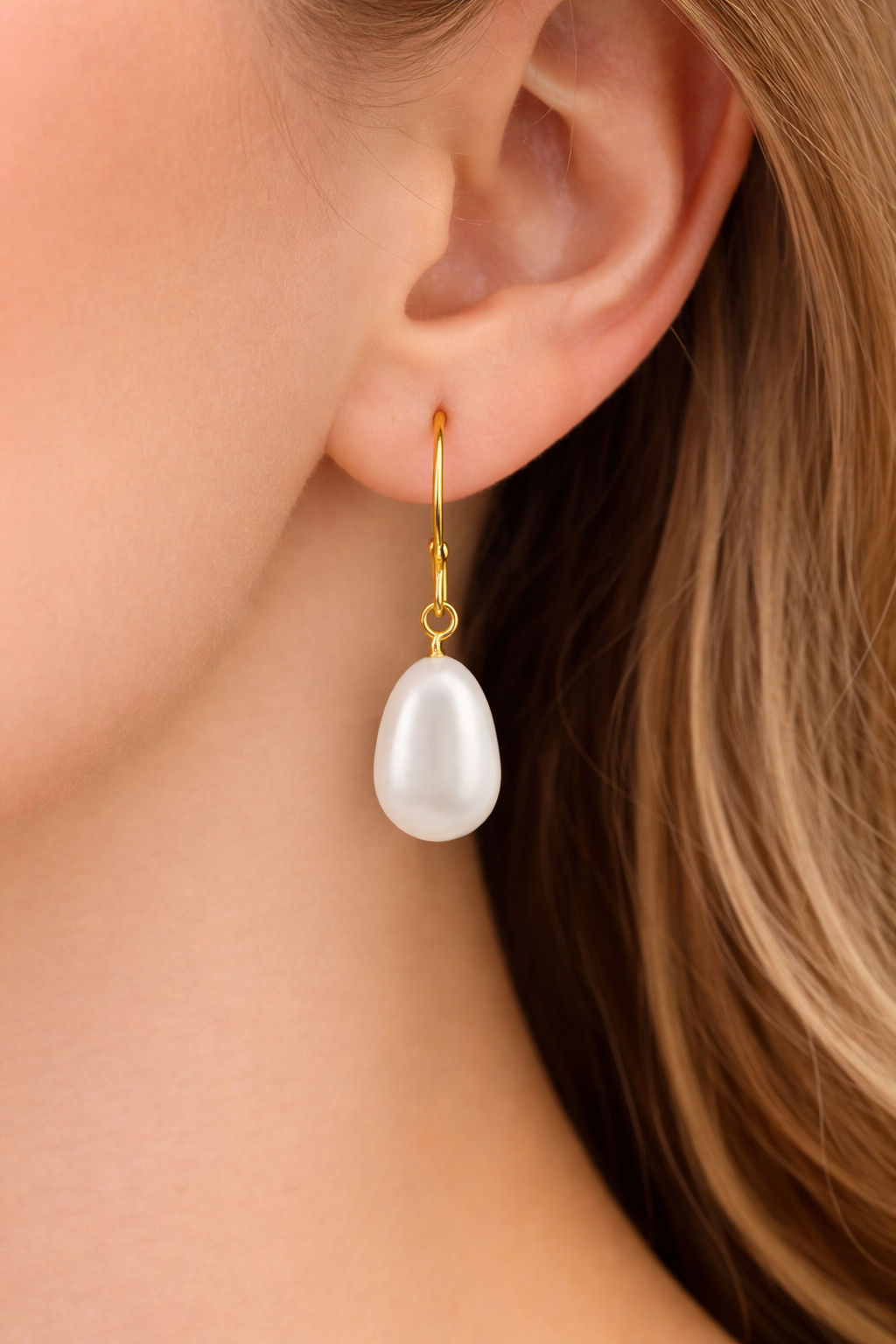 Striking Gem Stone Earring